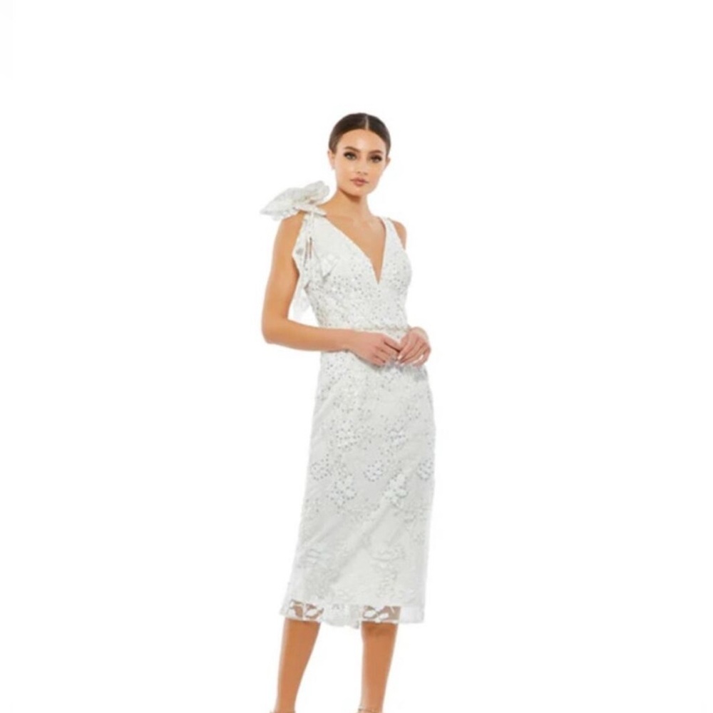 MAC DUGGAL Dress Size 10 Evening Gown White Midi Floral Embellished V-neck